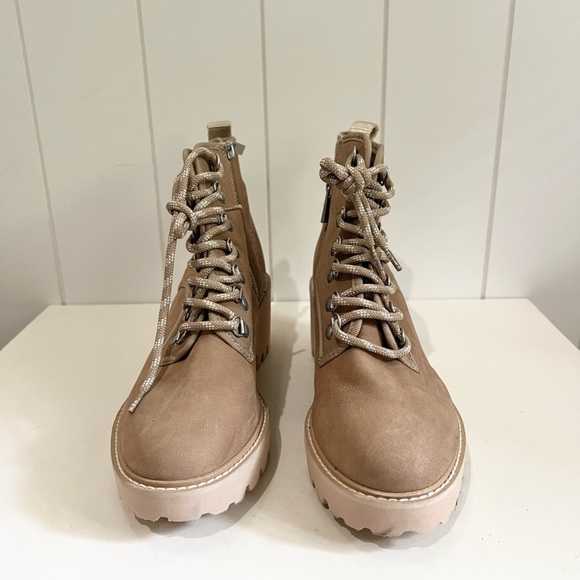 Dolce Vita NWOT  lace up  chunky heel Ankle Boots size 8.5 Tan - Picture 4 of 10